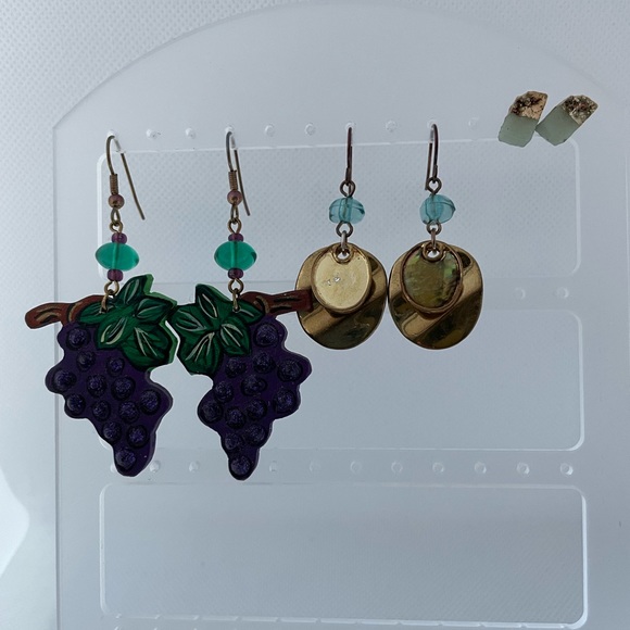 Jewelry - Gold tone hammer disc drop, purple grape dangling, stone back post earrings